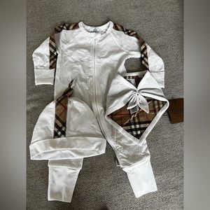 Burberry Kids! Size : 3 month! Gender Neutral!